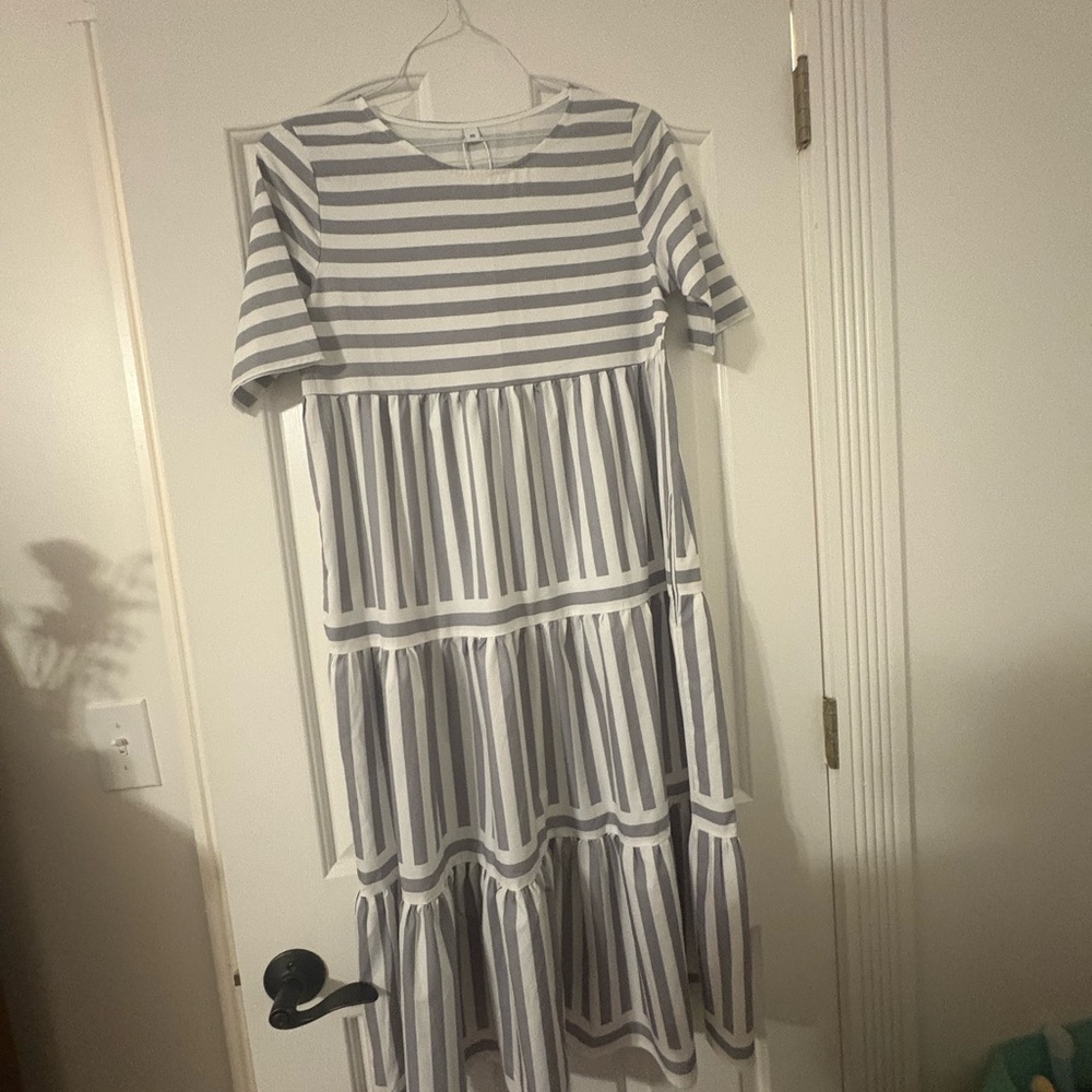 (NWOT) Striped Gray and White Tiered Dress